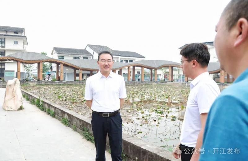 龐佑成調(diào)研村級(jí)陽(yáng)光用工“一庫(kù)三公開”工作